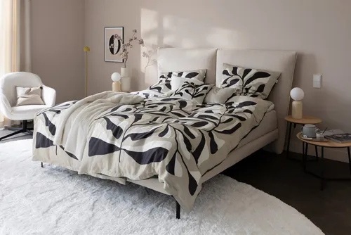 Wendebettwäsche "Plant", grau, 140x200 cm - Elegante Wendebettwäsche aus hochwertigem Satin mit floralem Design. Ideal für eine stilvolle Schlafzimmergestaltung. Pflegeleicht und mit Reißverschluss für einfachen Bezug.