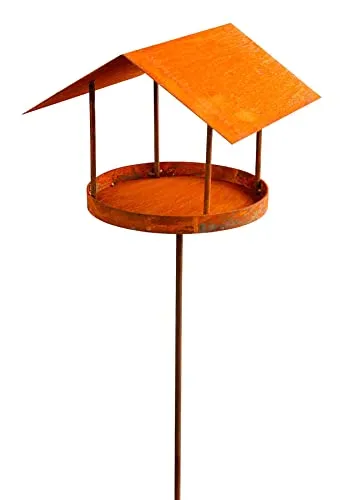 Rost Vogelfutterhaus am Stab aus Metall - Braun - Das stabile Vogelfutterhaus am Stab ist ein stilvolles Highlight für Ihren Garten. Mit einem Durchmesser von 20,5 cm bietet es ausreichend Platz für die Fütterung heimischer Vögel und trägt zur Artenvielfalt bei.