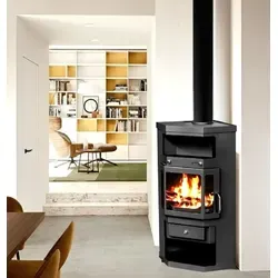 Panorama Kaminofen 9kW - Eleganter Eck-Holzofen mit 3 Sichtscheiben - Hochwertiger 9kW Eck-Kaminofen mit Panorama-Glas und großem Holzfach. Hoher Wirkungsgrad und gleichmäßige Wärmeverteilung für ein behagliches Wohnambiente.
