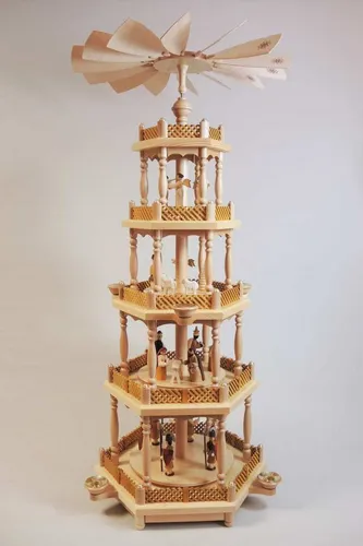 Richard Glaesser Weihnachtspyramide Christi Geburt - 4 stöckig aus Erzgebirge - Weihnachtspyramide aus Holz, handgefertigt mit liebevollen Details, Höhe 86 cm, ideal für festliche Dekoration und stimmungsvolle Atmosphäre.