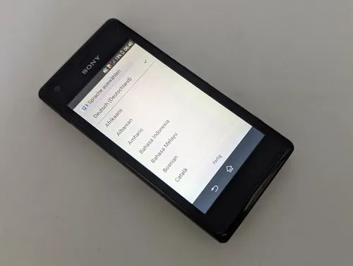 Sony Xperia M C1905 - Schwarz, Simlockfreies Smartphone mit 5 MP Kamera - Handys ohne Vertrag: Schlankes Design, brillantes 4 Zoll Display und beeindruckender 3D Surround Sound für ein unvergessliches Multimedia-Erlebnis.