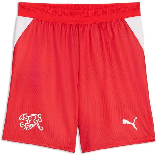 Puma SFV Shorts Replica Jr – Rot/Weiß für junge Fußballer - Die Puma SFV Shorts Replica Jr bieten jungen Sportlern optimalen Komfort und Bewegungsfreiheit. Hergestellt aus 95 % recyceltem Material und ausgestattet mit atmungsaktiver dryCELL-Technologie, sind sie ideal für jedes Match.