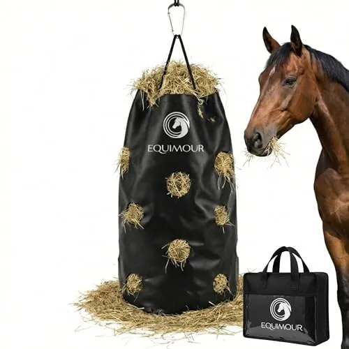 Equimour Heusack 135L – Robuste Heutasche für Pferde mit Tragetasche und Karabinerhaken - Ideal für artgerechte Fütterung: 19 Fressöffnungen fördern das natürliche Fressverhalten. Mit 135 Litern Fassungsvermögen für bis zu 10 kg Heu – strapazierfähig, wetterfest und perfekt für Stall und Paddock.