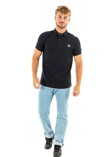 Fred Perry M6000 Einfarbiges Poloshirt für Herren - Marine - Herren-Shirts aus hochwertigem Baumwoll-Piqué mit zeitgemäßem Slim Fit. Nachhaltig gefertigt mit recycelten Materialien – ideal für stilbewusste Männer.