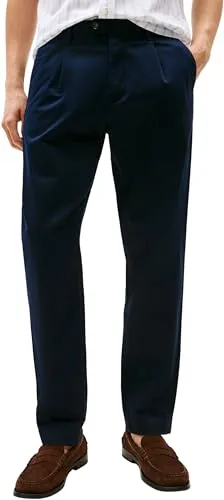 Chinohose TOMMY HILFIGER "HARLEM CHINO SATIN" - Herren-Stoffhose in Blau, Relaxed Fit mit Bundfalten für optimalen Tragekomfort. Ideal für lässige Freizeit-Outfits und pflegeleicht dank hochwertigem Webmaterial.