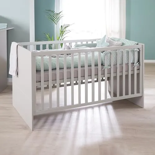 roba Kombi-Kinderbett Lea 70 x 140 - 3-fach höhenverstellbar & umbaubar zum Juniorbett - Modernes Babybett in Cremegrau, 3-fach höhenverstellbar und mit herausnehmbaren Schlupfsprossen für einfachen Zugang. Sicher und schadstoffgeprüft, ideal für jedes Kinderzimmer.