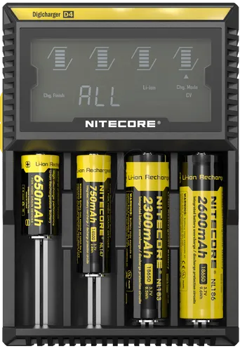 Nitecore Digicharger D4 Akku-Ladegerät - Universal Ladegerät für AA, AAA, C, 18650 bis 26650 Akkus mit 4 Ladeschächten und Display zur Anzeige von Ladezustand und -zeit. Ideal für schnelles und sicheres Laden.