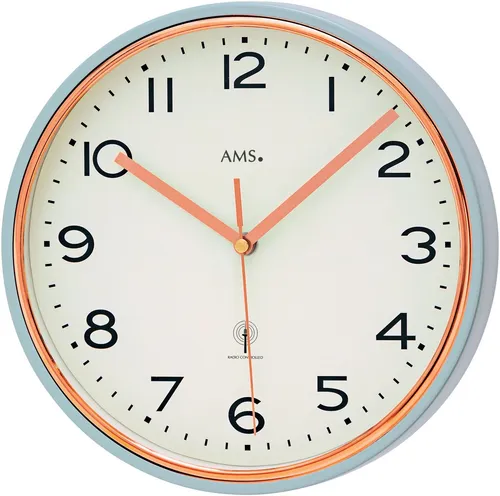 AMS 5509 Funkwanduhr grau rund mit goldfarbenem Zierring - Elegante Funk-Wanduhr in grau mit rotem Goldzierring, 25 cm Durchmesser, ideal für stilvolle Wohnräume.