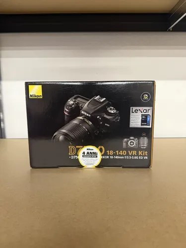 Nikon D7500 Digitale Spiegelreflexkamera mit 18-140 mm Objektiv - Spiegelreflexkamera mit 20,9 MP und 4K-Filmaufnahmen, ideal für kreative Fotografie und Videos. Inklusive AF-S DX Nikkor 18-140 mm Objektiv für vielseitige Aufnahmemöglichkeiten.