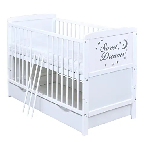Baby Delux Babybett Kinderbett umbaubar zum Juniorbett weiß 140x70 Schublade Matratze mit Motiv Sweet Dreams (mit Kokos-Buchweizen-Matratze 140x70x9 cm)