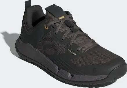 Five Ten Trailcross XT Fahrradschuhe - Charcoal/Carbon/Oat - Fahrradschuhe für Herren, ideal für Wandern, Speed Hiking und Radfahren. Mit Stealth Phantom Gummiaußensohle für optimalen Grip und mindestens 50% recycelte Materialien für einen umweltbewussten Einsatz.