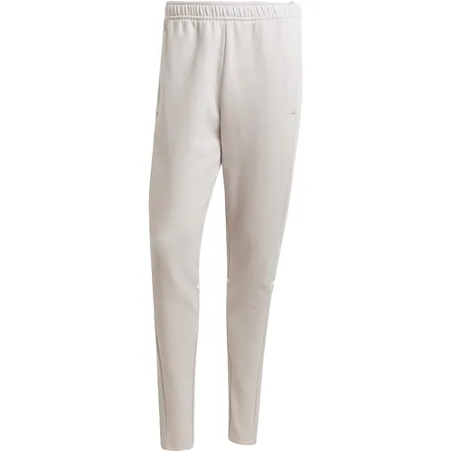 Adidas Squadra 25 Jogginghose - grau - Trainingshosen aus Baumwollmix mit flauschiger Innenseite, ideal für kalte Morgenstunden und perfekten Komfort beim Sport.