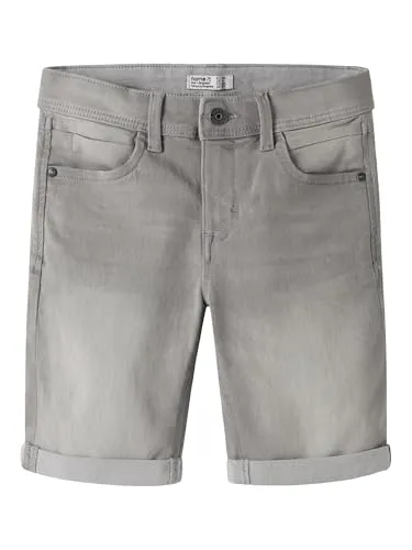 NAME IT NKMSILAS Slim DNM L Shorts 2272-TX NOOS - Stylische Jeansshorts mit Reißverschluss und Hakenknopf. Fünf Taschen und Gürtelschlaufen bieten praktischen Nutzen und verstellbare Taillenweite für optimalen Tragekomfort.