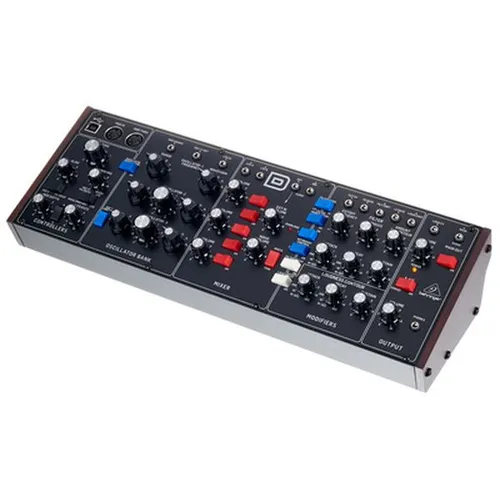 Behringer Model D Analog Synthesizer - Tabletop-Synthesizer mit 3 VCOs für vielseitige Klanggestaltung und ikonischem Ladder Filter für warme, resonante Klänge.