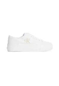 Plateausneaker CALVIN KLEIN JEANS "VULC FLATFORM LOW CV MG" - Sportliche Damen Sneaker in Weiß, aus hochwertigem Textil mit Plateau-Sohle und seitlichem Logo, ideal für trendbewusste Freizeitlooks.