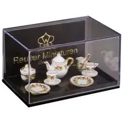 Miniatur Teeservice für 2 Personen "Mistelzweig" - Entdecken Sie unser filigranes Teeservice für zwei! Ideal für kleine Kaffeetafeln, besteht aus Kaffeekanne und zwei Gedecken. Handgefertigt mit 24 Karat Gold, bringt es besonderen Flair in Ihre Miniaturlandschaft.