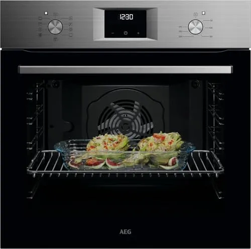 AEG Einbaubackofen Serie 5 mit Ringheißluft - Backofen mit gleichmäßiger Hitzeverteilung auf 3 Ebenen, Aqua-Reinigungsfunktion und Grillfunktion für schnelle, köstliche Gerichte.