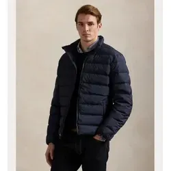 Polo Ralph Lauren Colden Coat für Herren - Funktionsjacke aus recyceltem Polyester, wasserabweisend und mit 650er Daunen isoliert. Ideal für unterwegs, da sie sich in ihrer eigenen Tasche verstauen lässt.