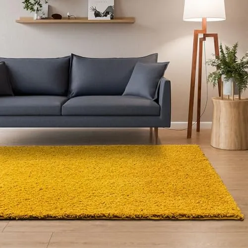 Interiyou Hochflor Teppich Sofia 133x190 cm Gelb – Flauschig und Waschbar - Entdecke den komfortablen Hochflor-Teppich mit 37 mm Florhöhe! Waschbar bei 30 Grad und mit rutschfester Rückseite ist er ideal für jeden Wohnraum und sorgt für gemütliche Akzente.
