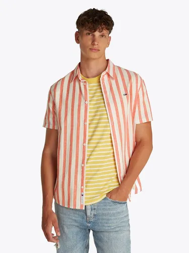 Tommy Jeans Kurzarmhemd TJM REG LINEN BLEND STP - Stilvolles Kurzarmhemd aus hochwertiger Baumwoll-Leinen-Mischung, ideal für den Alltag. Der Rundhalsausschnitt und der regular fit sorgen für einen lässigen Look.
