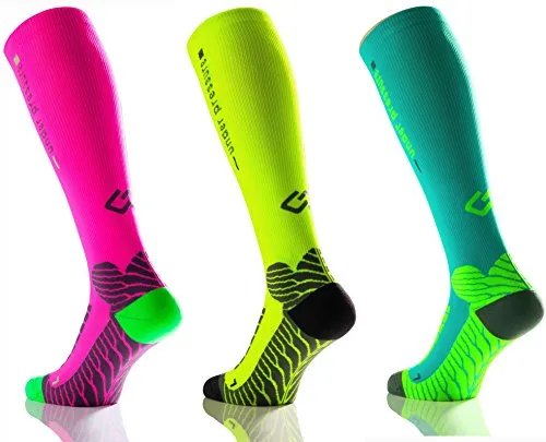 Sport Kompressionsstrumpf Under Pressure RUNATTACK - Neon Grün (Gr. 43-46) - Herrensocken mit 18-21mmHg Kompression für bessere Durchblutung und schnellere Regeneration. Ideal für Laufen, Triathlon und Fußball. Made in Germany!