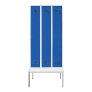 STIER Premium Garderobenspind mit Sitzbankuntergestell – 3 Abteile, Zylinderschloss, lichtgrau/enzianblau - Der STIER Premium Garderobenspind bietet sicheren Stauraum für Arbeitsbekleidung und Utensilien. Robuste Stahlkonstruktion, UV-beständig und mit komfortablem Sitzbankuntergestell für den täglichen Einsatz.
