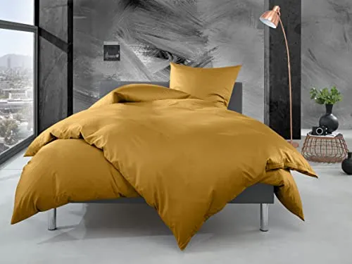 Bettwäsche mit Stil Mako Perkal Bettwäsche Uni Gold (Garnitur 135x200 + 80x80 cm) - Elegante Bettwäschen Garnitur in Größe 135x200 + 80x80 cm. Hergestellt aus 100% Baumwolle, bietet sie einen weichen Griff und hohen Komfort. Mit verdecktem YKK-Reißverschluss für eine ansprechende Optik. Zertifiziert nach Oeko-Tex Standard 100.