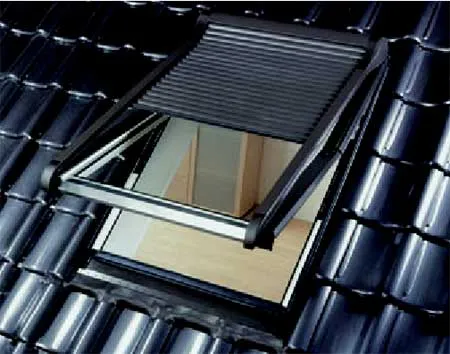 Roto Rollladen Elektro ZRO 7/10, 074/103, 071/100 1199 - Vielseitiger Elektro-Rollladen für verschiedene Fenstergrößen, in elegantem Anthrazit-Metallic R703. Ideal für eine moderne und funktionale Fensterlösung. Schalter separat erhältlich.