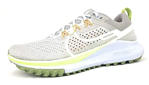 Nike Herren React Pegasus Trail 4 Sneaker, Lt Iron Ore Volt Cobblestone, 42.5 EU - Leichtgewichtiger Sneaker für Herren mit atmungsaktivem Obermaterial und herausragender Dämpfung für optimalen Komfort beim Laufen.
