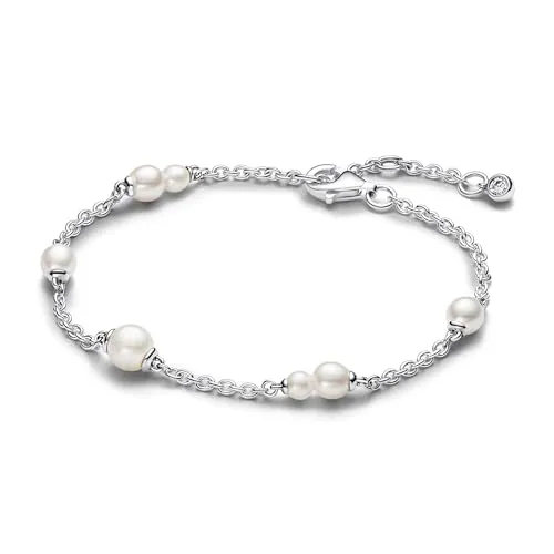 PANDORA Timeless Kettenarmband mit Süßwasserzuchtperlen und Cubic Zirkonia - Elegantes Kettenarmband aus Sterling-Silber mit einzigartigen Süßwasserzuchtperlen und funkelndem Cubic Zirkonia. Ein zeitloses Schmuckstück für jeden Anlass, das deinem Outfit den perfekten Schliff verleiht.