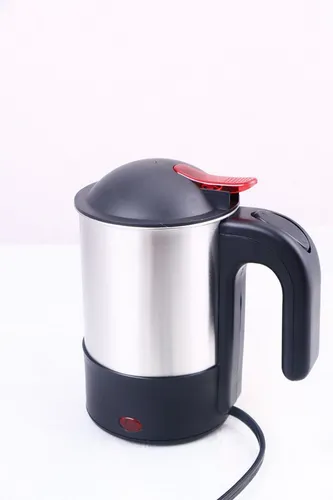 Wehmann 12 Volt Reise-Wasserkocher aus Edelstahl - Praktischer 12 Volt Wasserkocher für unterwegs, ideal zum Erwärmen von Babynahrung. Mit automatischer Abschaltung und kompaktem Design für einfaches Handling.