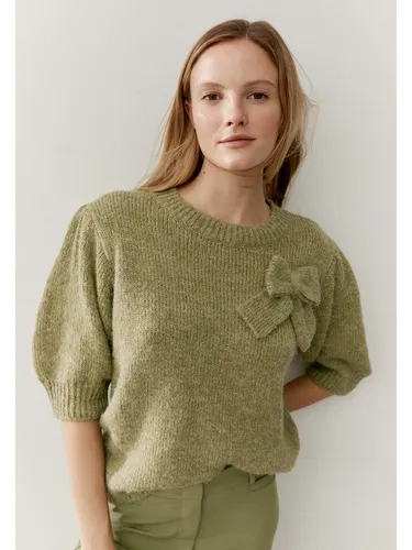 Pullover mit Schleife von MORE & MORE - Hübscher Kurzarm-Pullover mit leichter Strickart und figurnahem Schnitt. Die süße Schleife auf der Front verleiht jedem Outfit einen femininen Akzent und lässt sich vielseitig kombinieren. Ideal für lässige und schicke Looks.