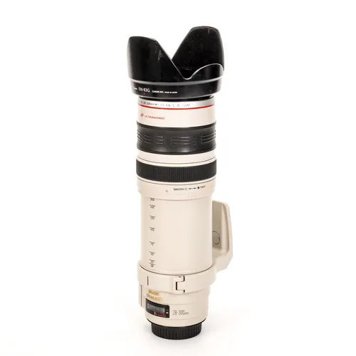 Canon EF 3,5-5,6/28-300 L IS USM - Weitwinkel-Zoomobjektiv mit Brennweite von 28-300 mm, ideal für vielseitige Fotografie und beeindruckende Bildstabilisierung.