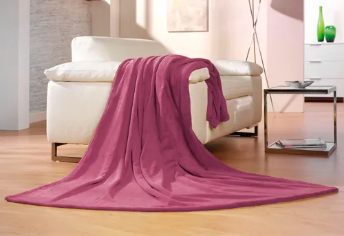 Gözze Wohn- und Kuscheldecke Memphis, Beere 150x200 cm - Hochwertige Bettdecke mit hohem Stoffgewicht (300 g/m²) für optimale Wärmespeicherung. Flauschig und hautsympathisch, ideal zum Einkuscheln oder als dekorativer Überwurf.
