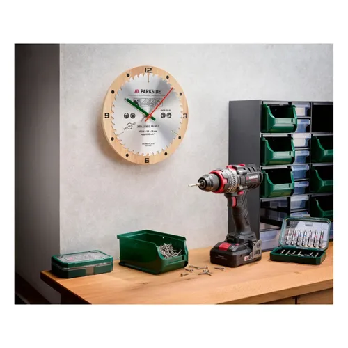 PARKSIDE® Wanduhr "PWCP1 A1" im Sägeblatt-Design - Stilvolle Wanduhr im Sägeblatt-Design, ideal für Werkstätten. Mit Quarzwerk und analoger Anzeige, bringt sie einen rustikalen Charme in jeden Raum.