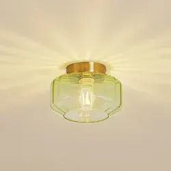 Lindby Deckenleuchte Hildur, 1 x 15 W LED - Moderne Deckenleuchte in stilvollem grünem Glas mit eleganter messingfarbener Optik – perfekt für jeden Wohnraum.