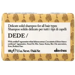 Davines Essential Haircare Dede Shampoo Bar 100 g - Festes Shampoo für sanfte Reinigung aller Haartypen. Entwickelt cremigen Schaum für glänzendes, weiches Haar. Ideal für die tägliche Haarpflege und umweltfreundlich im Einsatz.