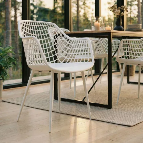 IDIMEX Gartenstuhl LUCIA (4 St), Retro Design für Garten und Küche - Stühle im Retro Design, ideal für Garten und Küche. Genießen Sie maximalen Sitzkomfort mit Armlehnen und pflegeleichter Kunststoffschale. Perfekt für stilvolle Outdoor- und Indoor-Bereiche.