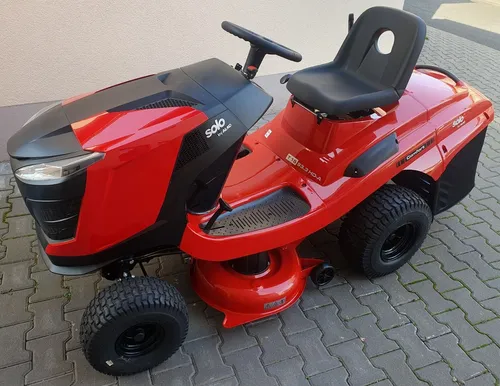 Solo T15-93.3 HD-A Hydro Aufsitzmäher - Rasenmäher mit 93 cm Schnittbreite, 10,5 PS AL-KO Pro 450-Motor und Elektrostart für müheloses Mähen. Ideal für große Gärten.