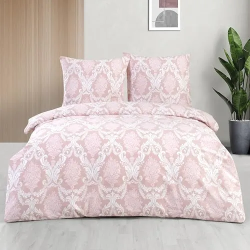 ZIRVEHOME Bettwäsche Set zweiteilig, 155x220 cm, Barock Design, Fiorita V1 - Erleben Sie Schlafkomfort deluxe mit unserem Bettwäsche Set (155x220 cm) aus hochwertiger Baumwolle. Das edle Barock Design in zarten Rosa- und Weißtönen verleiht Ihrem Schlafzimmer eine stilvolle Note. Pflegeleicht und langlebig, ideal für jede Jahreszeit.