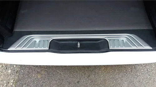RECAMBO Ladekantenschutz für MB VITO, V-KLASSE W447 - Abdeckblenden für perfekten Schutz und edle Optik, aus hochwertigem V2A Edelstahl mit 3D-Passform für eine einfache Montage und Demontage.