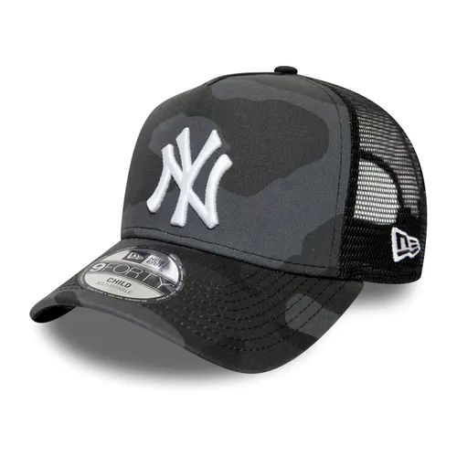 New Era 9Forty Kinder Trucker Cap - NY Yankees Camo - Stylische Trucker Cap für Kinder im coolen Camo-Design. Perfekt für die Freizeit und ideal für den Sommer. Hoher Tragekomfort dank hochwertiger Materialien.
