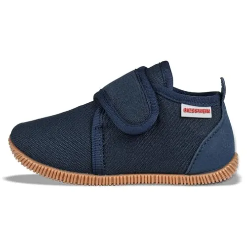 GIESSWEIN Strass - Slim Fit Hohe Hausschuhe für Kinder, Dk.blau 548, 26 EU - Hausschuhe für schmale Kinderfüße, aus 100% Baumwolle für ein gesundes Hautgefühl, mit rutschfester Gummisohle und verstärkter Ferse für optimalen Halt und Trittsicherheit.