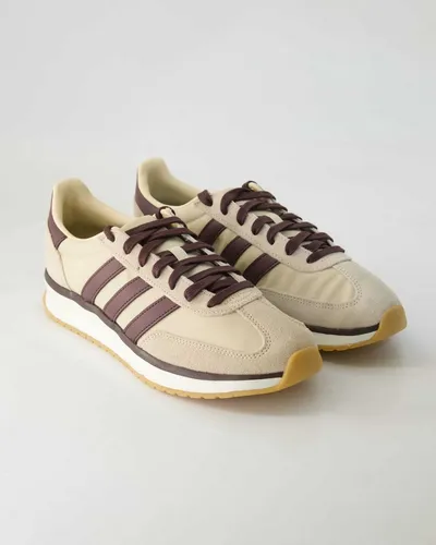 adidas Sportswear RUN 70s Sneaker - Beige/Braun, Größe 40 2⁄3 - Stylische Sneaker aus Veloursleder und Textil für Komfort und Alltagstauglichkeit. Mit herausnehmbarer Innensohle und Gummisohle für optimalen Halt.