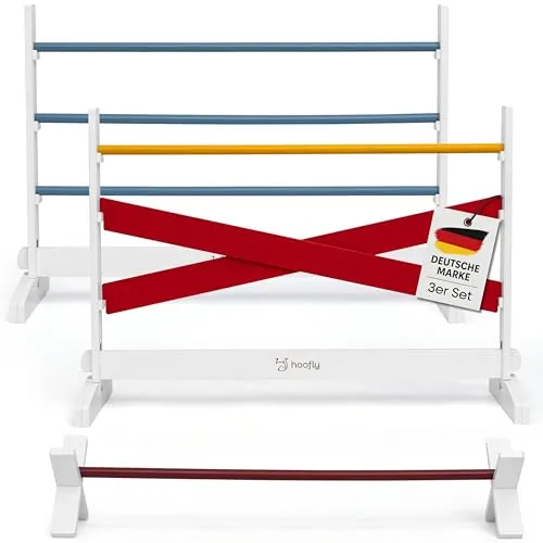 Hoofly Hobby Horse Hindernisse Set – 2 Steilsprünge & 1 Cavaletti - Steckenpferde Zubehör für kreatives Spielen – Gestalten Sie mit den stabilen Holz-Hindernissen spannende Parcours für echtes Turnier-Feeling und fördern Sie die Bewegungsfreude Ihrer Kinder.