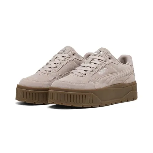 PUMA Damen Karmen II Idol Suede Sneakers 40.5, Rose Latte Beige - Modische Sneakers mit Plateau-Design. Hergestellt aus recycelten Materialien für umweltbewusste Trägerinnen. Die bequeme SoftFoam+ Einlegesohle sorgt für optimalen Komfort, ideal für Alltag und besondere Anlässe.