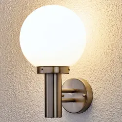 Lindby Außen-Wandleuchte Nada, Modernes Design aus Edelstahl und Glas - Moderne Wandleuchte für Innen und Außen, edelstahl und opalweißer Lampenschirm aus Glas, ideal für Schlafzimmer, Wohnzimmer, Küche und Flur.