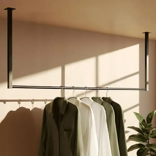 CLP Kleiderstange Fenton I Deckenmontage Garderobenständer aus Metall - Kleiderständer im modernen Industrial-Stil, ideal für Flur, Schlafzimmer und Ankleidezimmer. Stabil und belastbar bis 50 kg, bietet viel Platz für Ihre Kleidung.