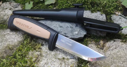 Morakniv Rope Freizeitmesser mit Sägezahnschliff - Hochwertiges Jagdmesser mit ergonomischem TPE-Griff und rostfreier Sandvik-Stahlklinge. Ideal für Outdoor-Aktivitäten, inklusive praktischer Messerscheide.