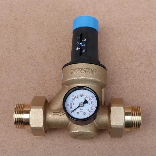 Druckminderer Watts mit Manometer - verschiedene Größen - Sonstige, hochwertiger Druckminderer aus Messing mit inkl. Manometer und Verschraubungen, ideal für präzise Druckregulierung in verschiedenen Anwendungen.